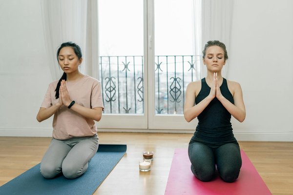 Créer un espace de yoga à la maison pour une pratique saine